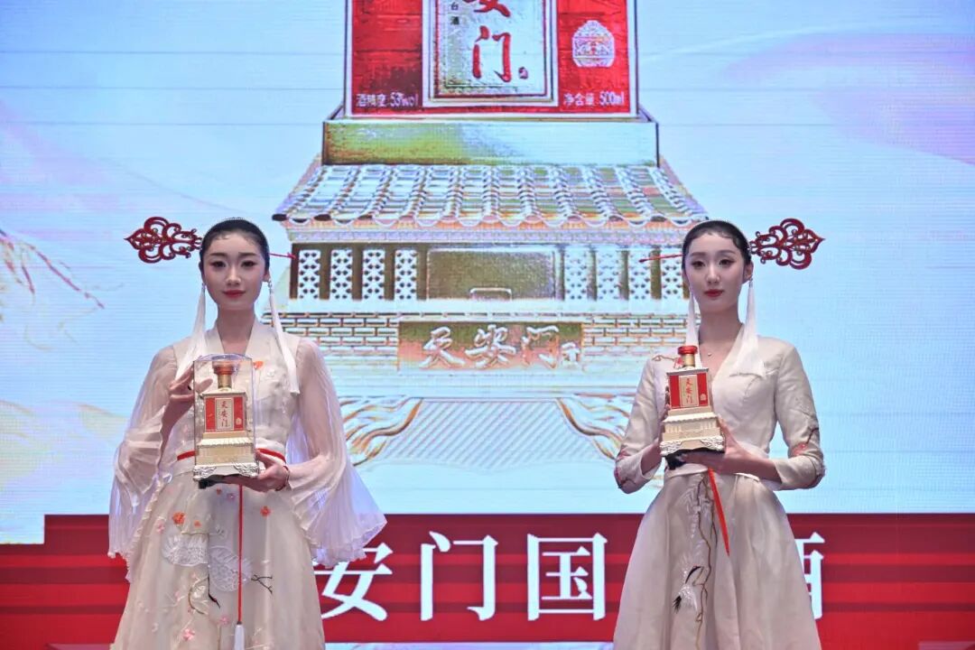 南北酱心凝特色 守正创新耀春糖 天安门酒斩获中国特色酱酒十大品牌